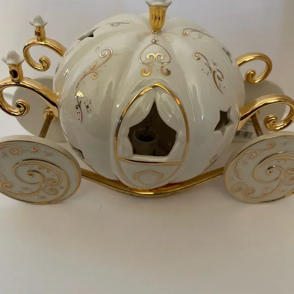 Lenox Cinderella's Lighted Coach Disney Princess Sculpted Pumpkin Gold Trim New - Picture 7 of 10
